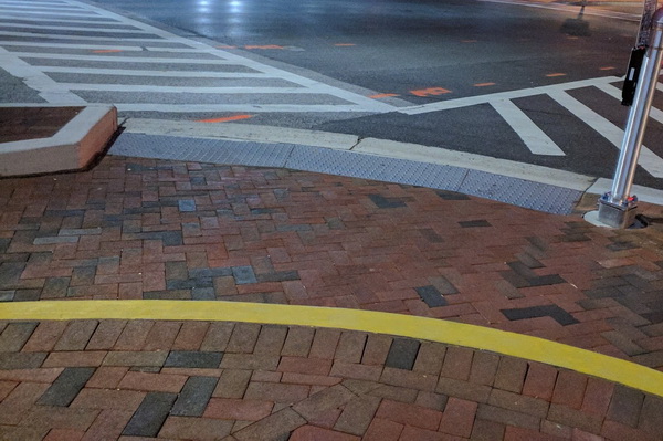 Yellow warning lines